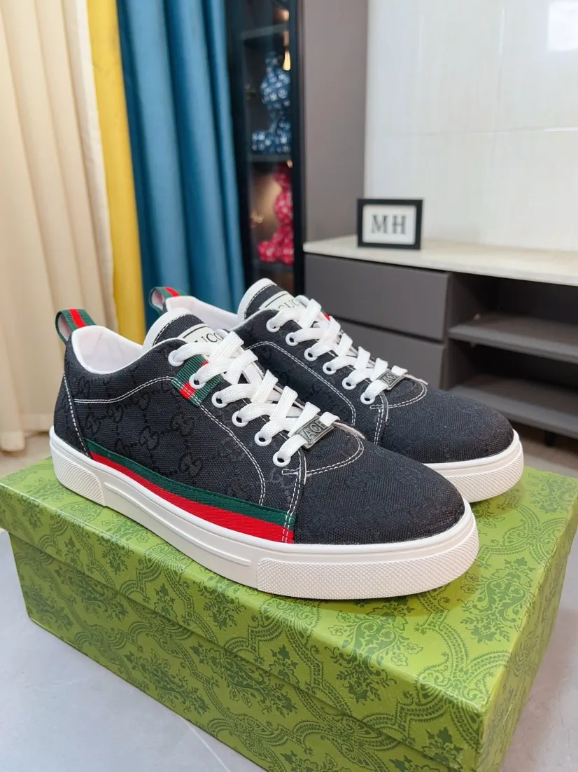 Men's shoes 💰400🌸🌸[GUCCI] Gucci's new spring and summer slip-on loafers with cartoon characters, Fendi F's low-top trendy men's shoes, 😈The upper is made of Italian 🇮🇹 imported sheep suede with Lafayette embroidered leather, full pigskin lining, original rubber non-slip outsole! The style is high-profile and elegant, and the upper is versatile and fashionable. 🇱🇾🇱🇾A large number of ready-made and reposted pictures will be sold! 38-44,